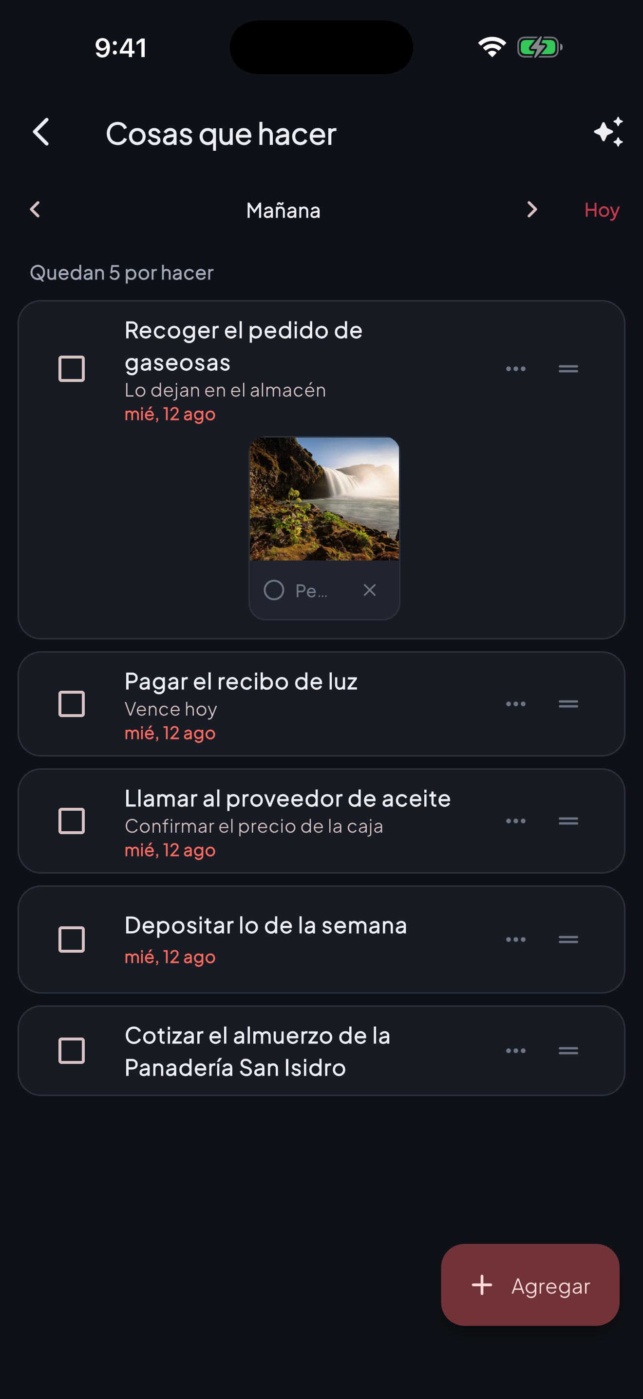 La misma lista puesta en mañana: lo que toca ese día y, en rojo, lo de ayer que sigue sin hacerse
